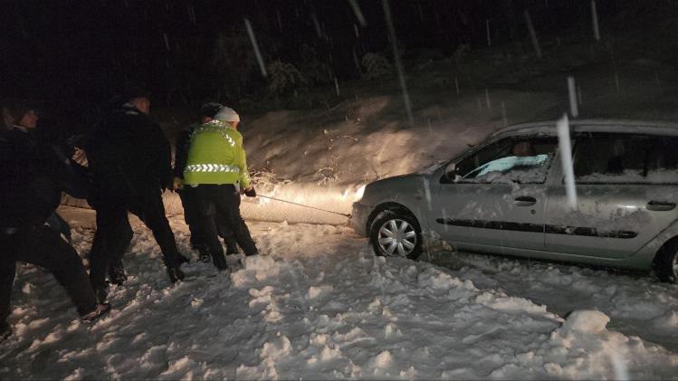 KANALA DÜŞEN ARAÇ İÇİN POLİS VE JANDARMA SEFERBER OLDU