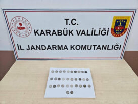 ÜZERLERİNDE TARİHİ SİKKE PARALARLA YAKALANDILAR