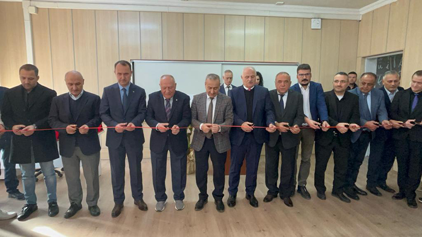 KARABÜK MESLEKİ VE TEKNİK ANADOLU LİSESİ BİLGİSAYAR LABORATUVARI AÇILDI
