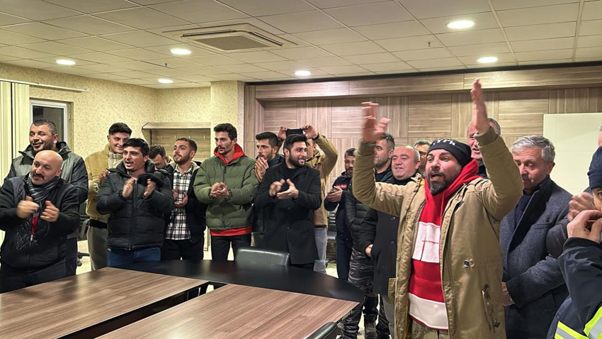 BELEDİYE PERSONELİNİN EK ZAM SEVİNCİ