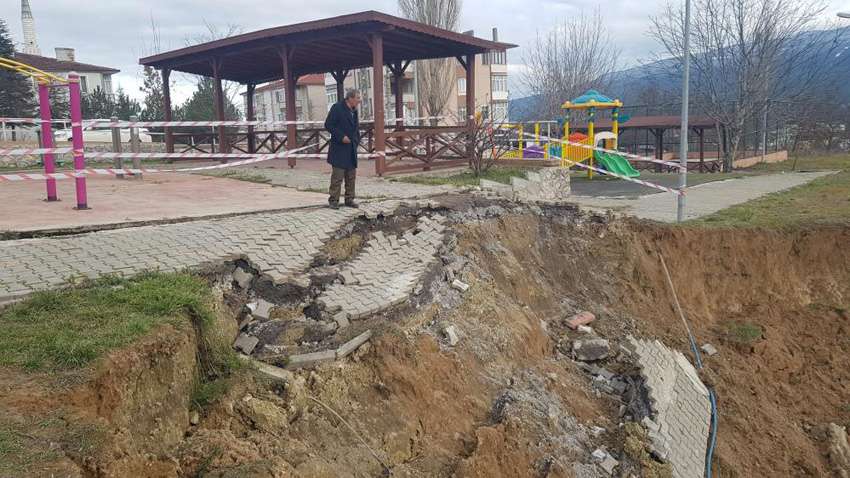 ÇOCUK PARKINDA ÜÇÜNCÜ KEZ HEYELAN MEYDANA GELDİ