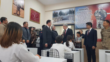 SİLAH ARKADAŞLARI ŞEHİT ADINA KÜTÜPHANE KURDU