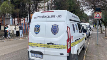 LİSE BAHÇESİNDE ‘KIZ ARKADAŞIMA BAKTIN’ KAVGASI: 3 YARALI