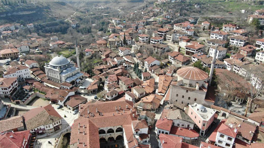 OSMANLI KENTİNİN ASIRLIK CAMİLERİ