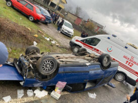 KARABÜK’ÜN YENİCE İLÇESİNDE TRAFİK KAZASI: 2 YARALI