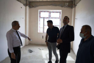 AKBAŞ SAFRANBOLU’DA OKUL İNŞAATLARINI İNCELEDİ