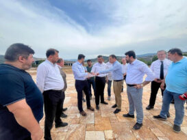 BELEDİYE BAŞKANI ÇETİNKAYA KENT MEYDANINDA İNCELEMEDE BULUNDU