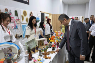 KURSİYERLER YAPTIKLARI ÇALIŞMALARI SERGİLEDİ