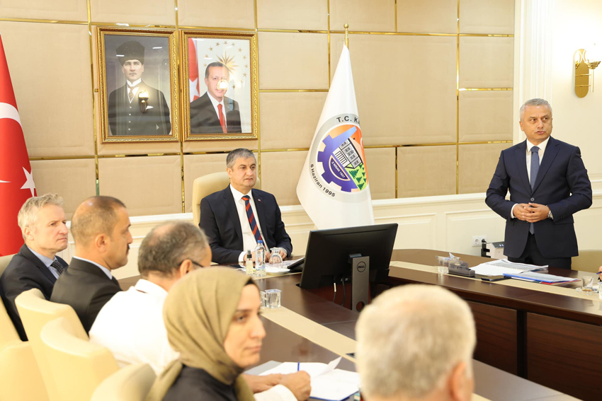 KYK YURTLARININ DURUMU MASAYA YATIRILDI