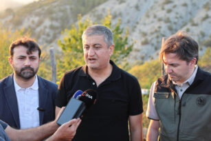 VALİ YAVUZ: “YANGINI KONTROL ALTINA ALMA ÇALIŞIYORUZ”