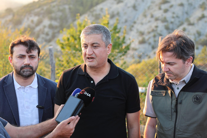 VALİ YAVUZ: “YANGINI KONTROL ALTINA ALMA ÇALIŞIYORUZ”