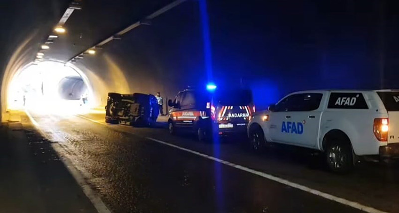 KAZA İHBARINA GİDEN AFAD ARACI KAZA YAPTI