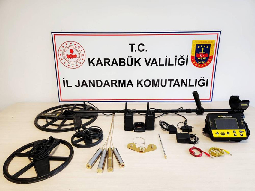SAFRANBOLU’DA DEFİNE ARAYAN 5 KİŞİ SUÇÜSTÜ YAKALANDI