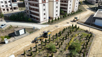 BELEN TOKİ KONUTLARI’NDA ASFALT VE PEYZAJ ÇALIŞMALARI BAŞLADI