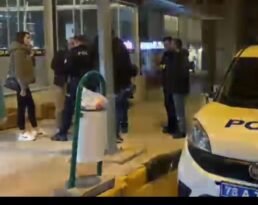 KENDİNİ BIÇAKLA YARALADI