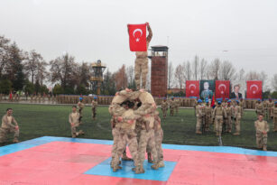 UZMAN ERBAŞLARIN MEZUNİYET COŞKUSU