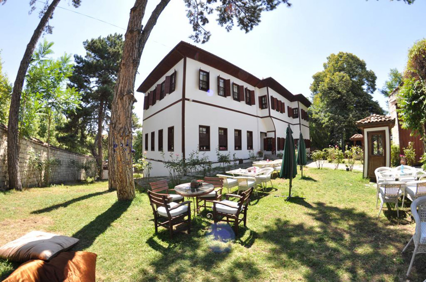HAVUZLU ASMAZLAR KONAĞI SATIŞA ÇIKARILDI