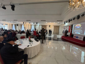 KARABÜK’TE ‘İŞ DÜNYASI VE GELECEK VİZYONU ZİRVESİ’ PROGRAMI BAŞLADI