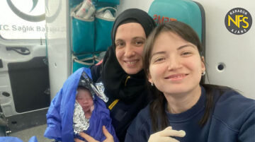 AMBULANSTA DOĞUM MUCİZESİ: “HOŞGELDİN BEBEK!”