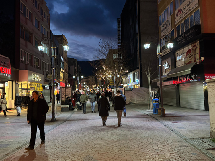 KARABÜK’TE  CADDELER IŞIL IŞIL OLACAK