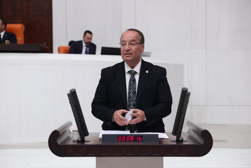 AKAY: “ÜRETİM ÇARKLARINI DÖNDÜREN  EMEKÇİLERİMİZİN BAYRAMINI KUTLUYORUM”