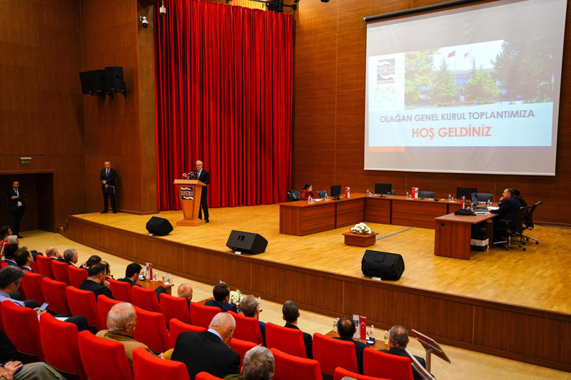 DEMİR: “KARDEMİR BİRİLERİNİN ARKA BAHÇESİ DEĞİLDİR”