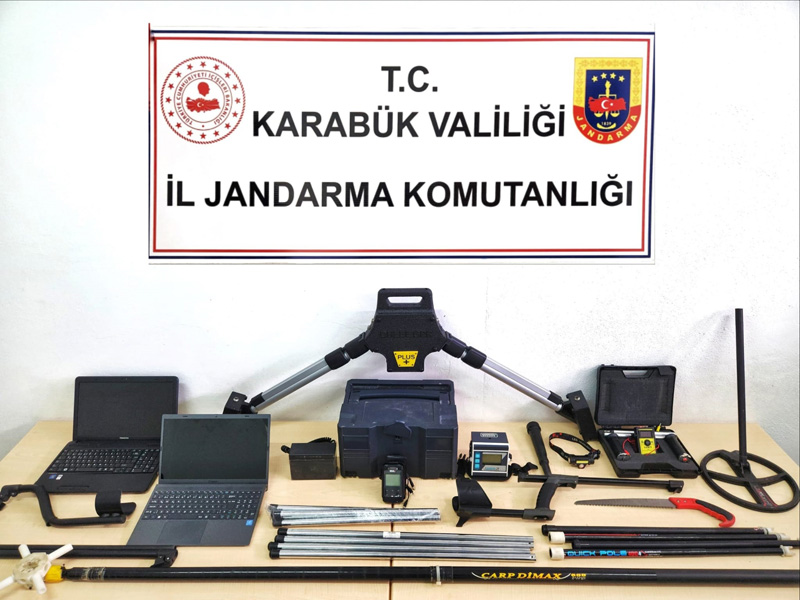 DEFİNE AVCILARI SUÇÜSTÜ YAKALANDI