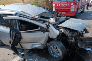 OTOMOBİL BETON ZEMİNE ÇARPTI 1 ÖLÜ 3 YARALI