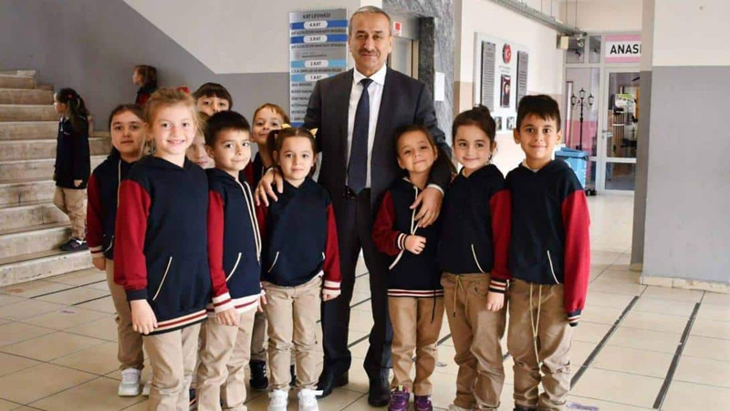 2025-2026 EĞİTİM-ÖĞRETİM YILINDA OKUL KIYAFETİ DÖNEMi BAŞLAYACAK