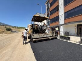KARABÜK BELEDİYESİ ASFALT ÇALIŞMALARINI HIZ KESMEDEN SÜRDÜRÜYOR