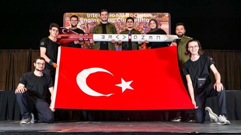 KBÜ’LÜ ÖĞRENCİNİN DANIŞMANLIĞINDAKİ ROKET TAKIMI ABD’DE ÜÇÜNCÜLÜK ELDE ETTİ
