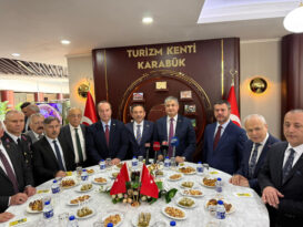 RESMİ BAYRAMLAŞMA TÖRENİ YAPILDI