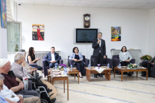 VALİ YAVUZ BABALAR GÜNÜ NEDENİ İLE HUZUREVİNİ ZİYARET ETTİ
