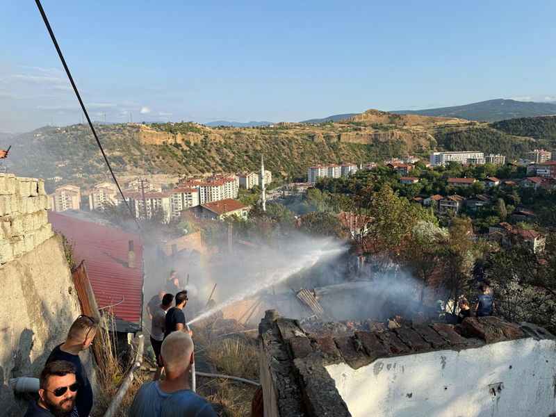 ALEVLER KISA SÜREDE KONTROL ALTINA ALINDI…