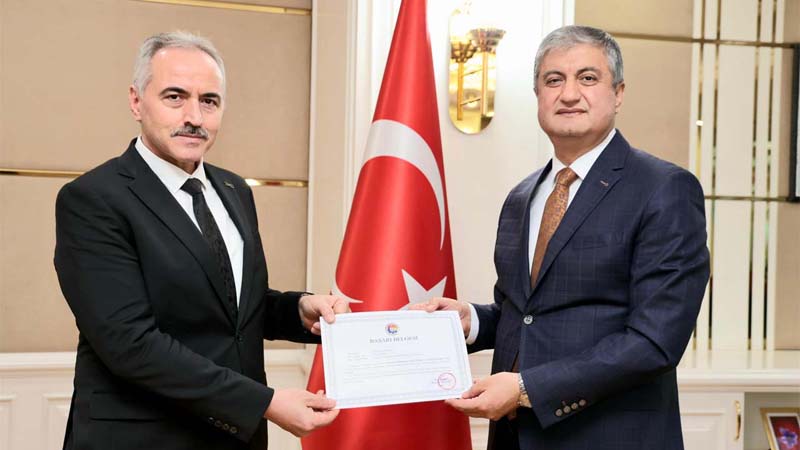 KARABÜK SGK İL MÜDÜRÜ YILDIRIM’A BAŞARI BELGESİ