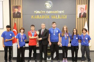 VALİ YAVUZ KARABÜK’ÜN PARLAYAN YILDIZLARI İLE BUŞTU