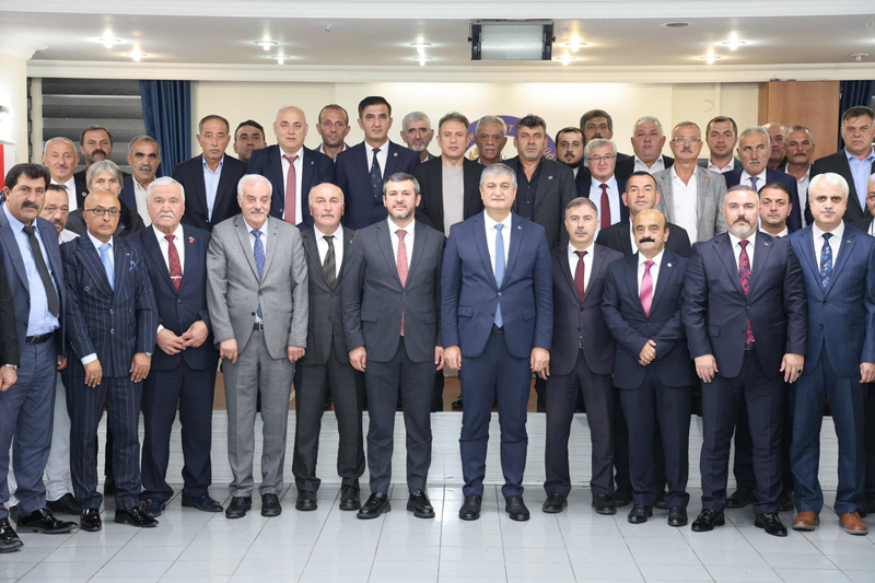 VALİ YAVUZ MUHTARLARLA BİR ARAYA GELDİ