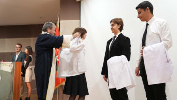 KBÜ TIP FAKÜLTESİ ÖĞRENCİLERİ BEYAZ ÖNLÜKLERİNİ GİYDİ