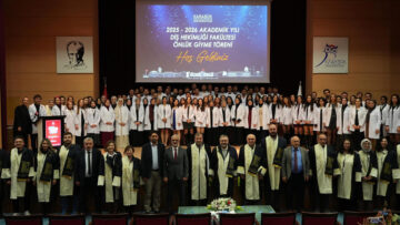 DİŞ HEKİMLİĞİ ÖĞRENCİLERİ BEYAZ ÖNLÜKLERİNİ GİYDİ