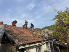 HAFİSE TEYZENİN EVİNİN ÇATISI YAPILIYOR