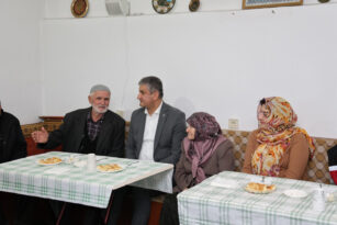 VALİ YAVUZ VE EŞİ ŞEHİT AİLESİNİ ZİYARET ETTİ
