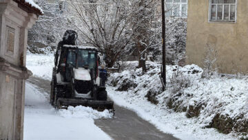 KARABÜK BELEDİYESİ KAR YAĞIŞIYLA MÜCADELEYİ ARALIKSIZ SÜRDÜRÜYOR…