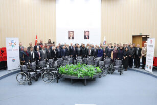 VALİLİK TARAFINDAN TEKERLEKLİ SANDALYE DAĞITIMI GERÇEKLEŞTİRİLDİ