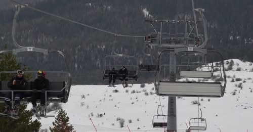 KELTEPE KAYAK MERKEZİNDE KAR KALINLIĞI 2 METREYE ULAŞTI
