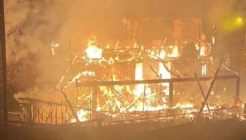 OVACIK’TA İKİ KATLI EV KÜLE DÖNDÜ