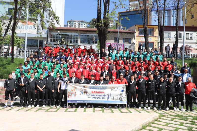 KARADENİZ BÖLGE FUTBOL MÜSABAKALARI ÖNCESİ SPORCULAR KARABÜK’Ü GEZDİ