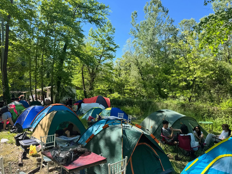 KAMP SEVERLER YENİCE ÇINARALTI KIR BAHÇESİNDE BULUŞTU