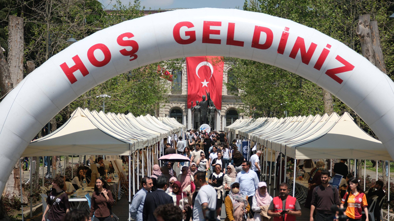 TÜRKİYE’NİN SOSYAL BİLİMLER FESTİVALİ İKİNCİ GÜNÜNDE BİNLERCE KİŞİYİ AĞIRLADI…