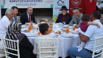 VALİ ÇAĞATAY, KORUYUCU AİLELER VE ÇOCUKLARLA BİR ARAYA GELDİ