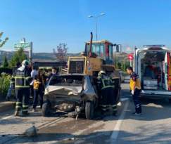 KARABÜK’TE İŞ MAKİNASININ DA KARIŞTIĞI KAZADA 2 KİŞİ YARALANDI
